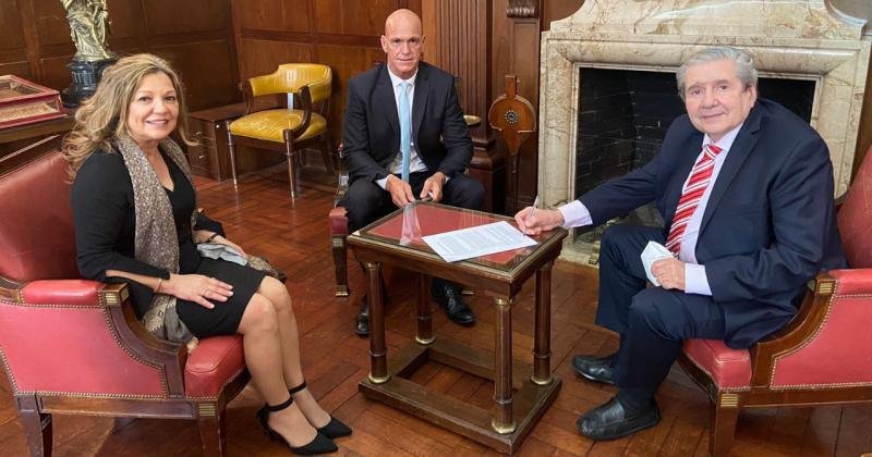 Convenio entre Escuela de Capacitacioacuten Judicial y facultad de Derecho de la UBA