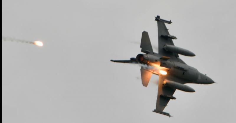 Taiwaacuten presenta nuevos cazas F-16V en medio de amenazas desde China