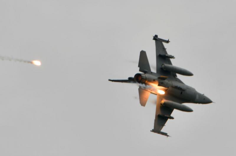 Taiwaacuten presenta nuevos cazas F-16V en medio de amenazas desde China