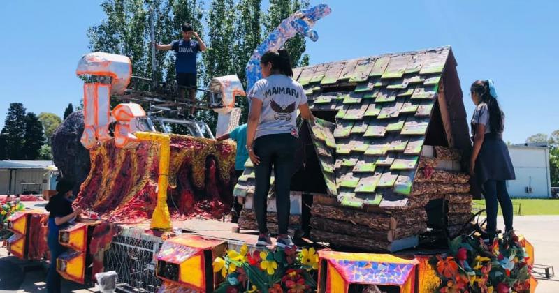 La carroza de la Escuela Teacutecnica de Maimaraacute ya luce en Tecnoacutepolis