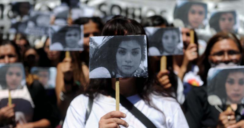 Suspenden y enjuician a los magistrados que absolvieron a los acusados del femicidio de Luciacutea Peacuterez