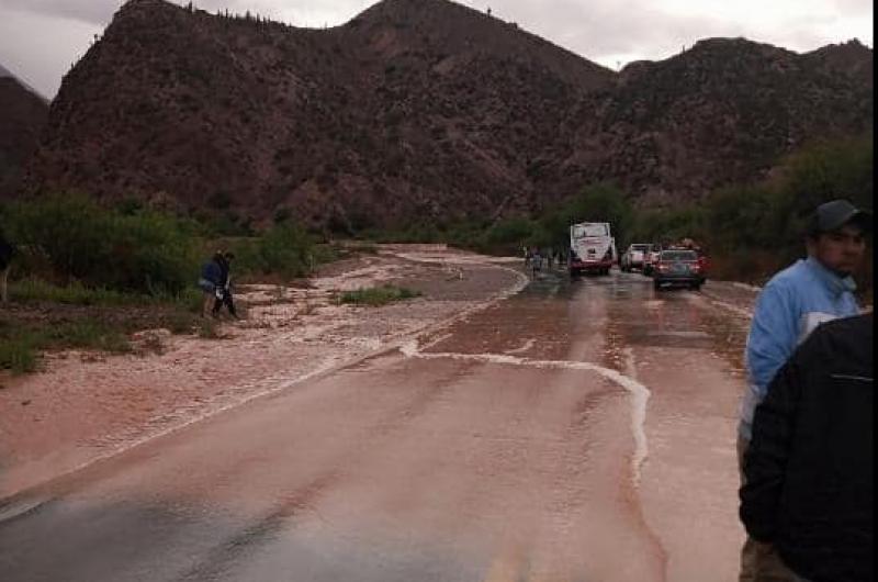 Fuerte temporal causoacute desborde de arroyos y cortes de ruta en la Quebrada