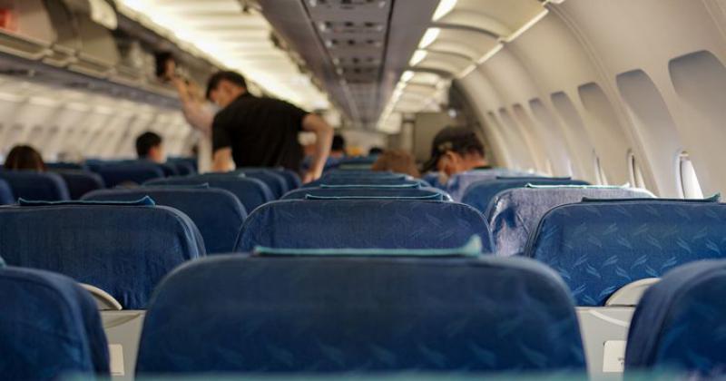 El Gobierno afirma que las trabas para viajar al exterior seraacuten momentaacuteneas 