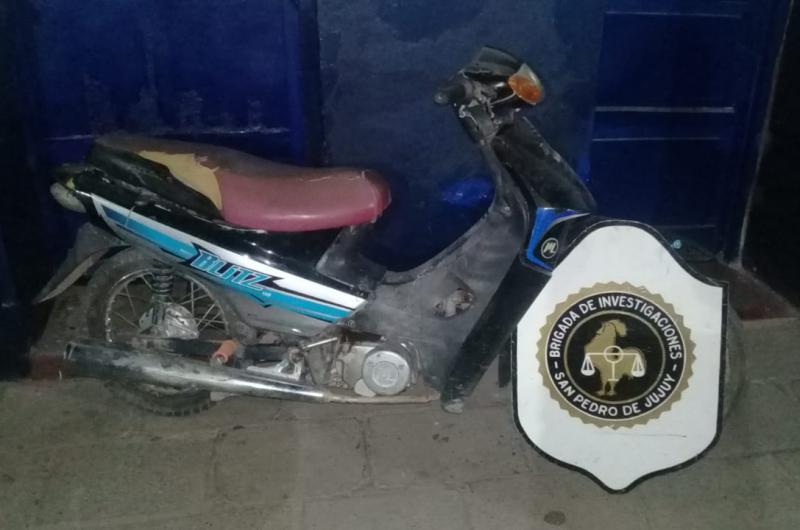 Arrestaron a dos ladrones de motos