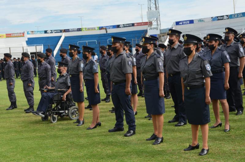 Egresaron maacutes de 350 cadetes del Instituto Universitario Provincial de Seguridad