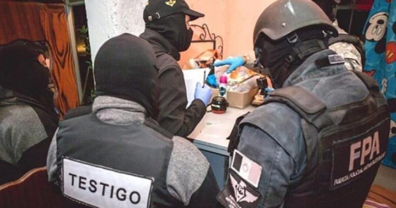 Narcobanda que recaudaba por diacutea 900 mil por venta de drogas en la villa 1-11-14