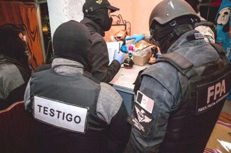 Narcobanda que recaudaba por diacutea 900 mil por venta de drogas en la villa 1-11-14