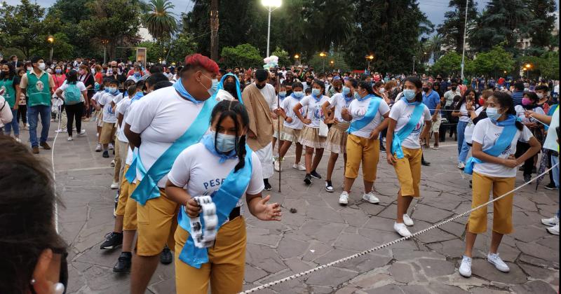 En la previa de Reyes decenas de pesebres acudieron a  la Catedral 