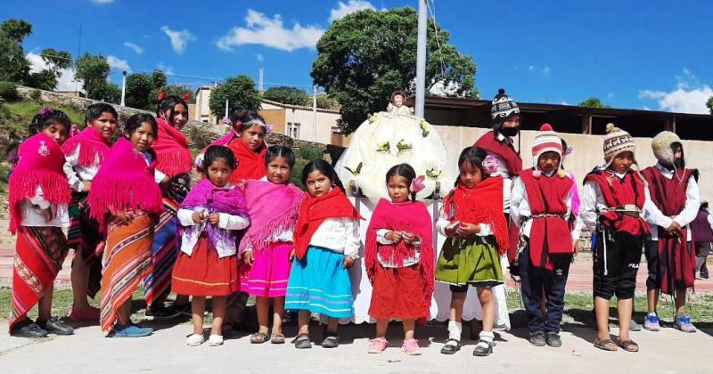 Encuentro navidentildeo con nintildeos punentildeos en Santa Catalina