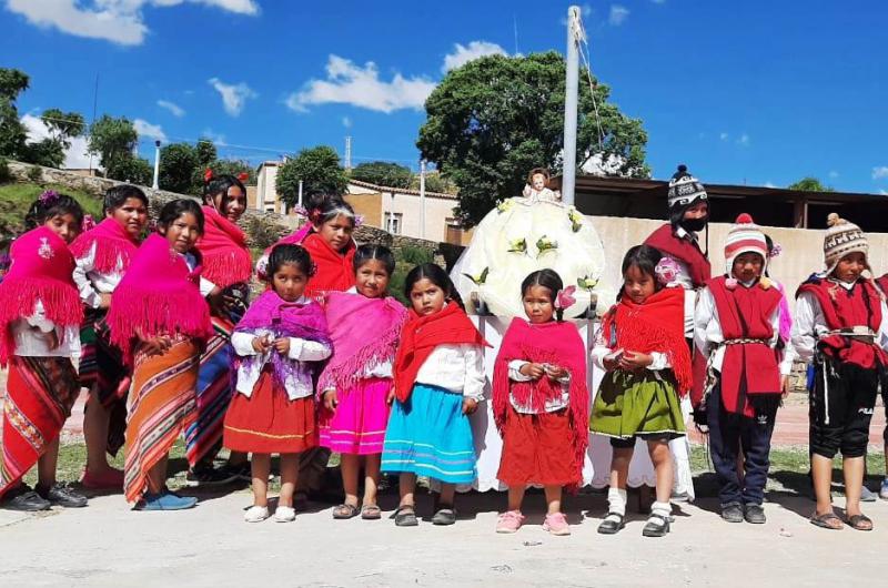 Encuentro navidentildeo con nintildeos punentildeos en Santa Catalina