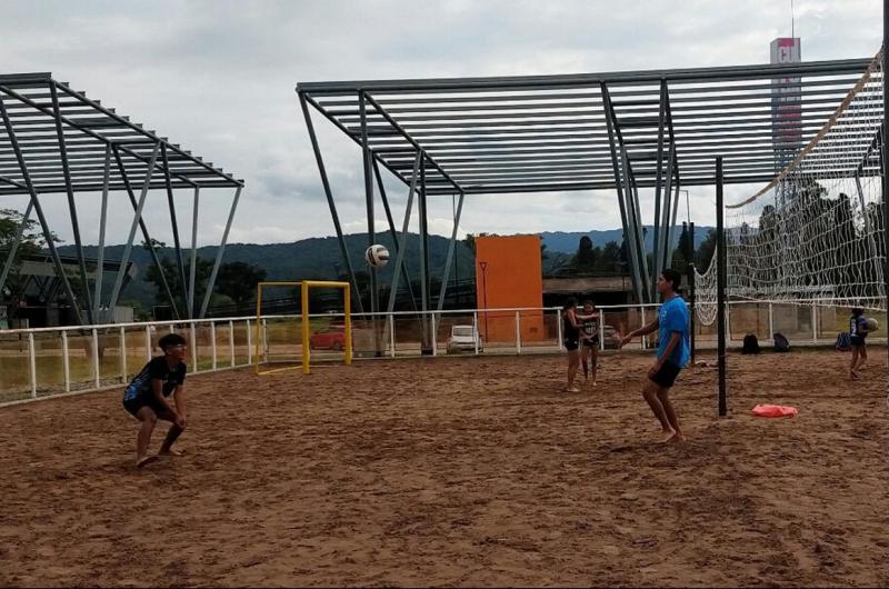 Se puso en marcha el Torneo Comunitario de Voley en Arena