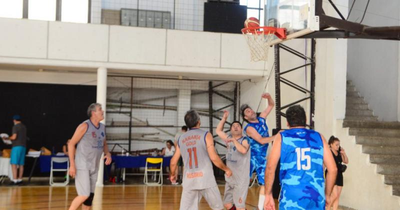 Se viene un campeonato de maxibaacutesquetbol masculino  4550 y 55