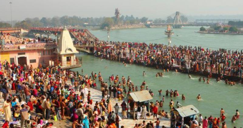 India- Miles de personas desafiacutean al Covid en multitudinaria congregacioacuten religiosa