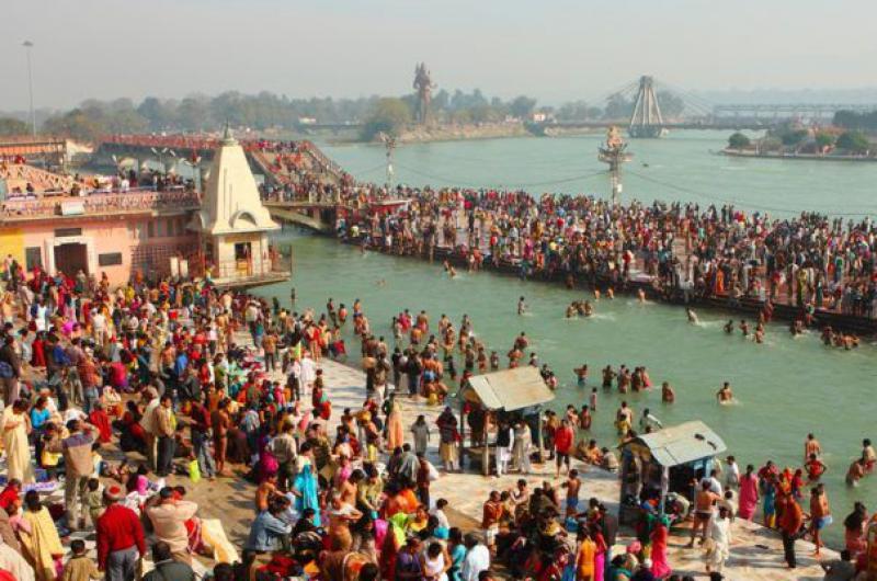 India- Miles de personas desafiacutean al Covid en multitudinaria congregacioacuten religiosa