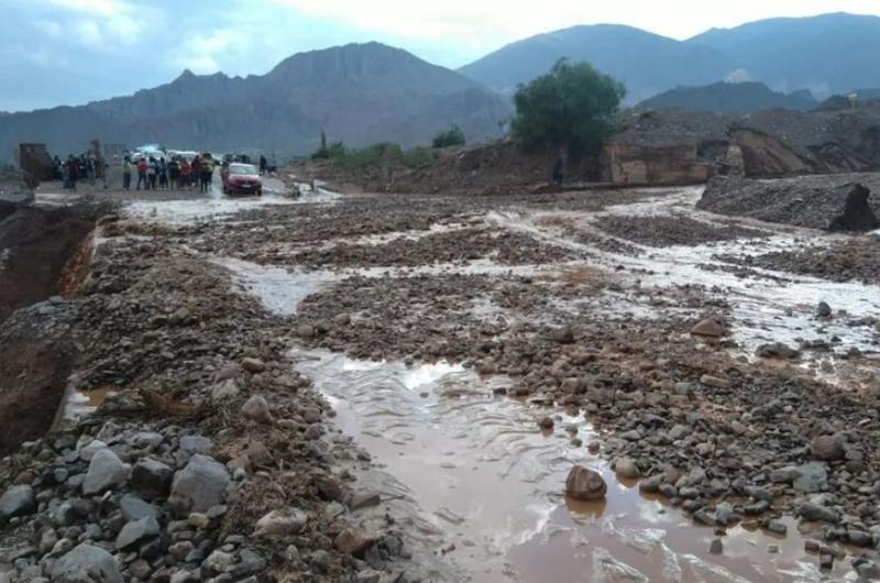 Tras el corte de ruta 9 por lluvias quedoacute habilitado el traacutensito hacia la Quebrada