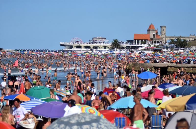Un total de 640243 turistas visitaron Mar del Plata durante la primera quincena de enero