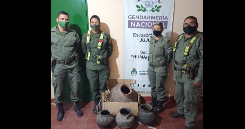 Gendarmes decomisaron vasijas robadas de la cultura Omaguaca