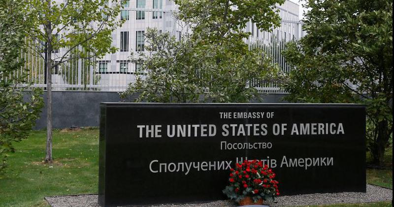 EEUU Australia y Reino Unido retiran parte de su personal diplomaacutetico de Kiev