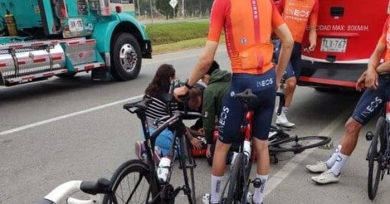 Ciclista colombiano Egan Bernal se accidentoacute y se perderaacute toda la temporada