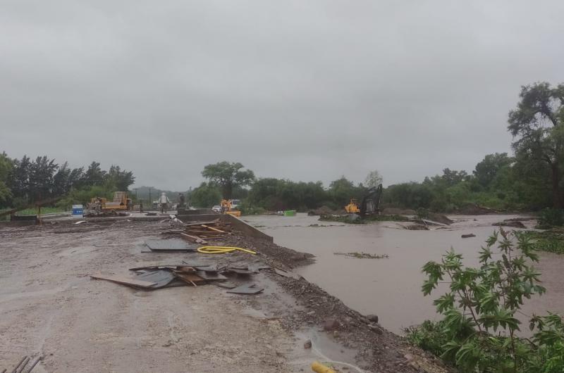 Temporal dejoacute caiacuteda de aacuterboles cortes de rutas y anegamientos