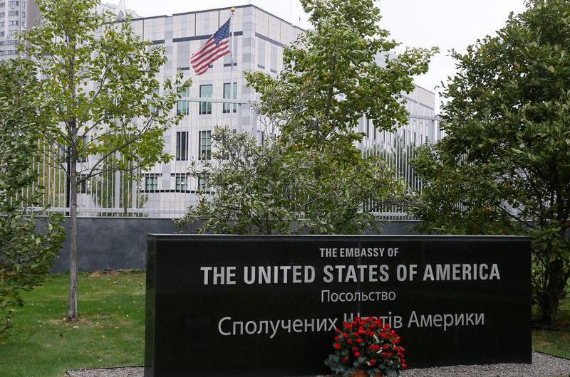 EEUU Australia y Reino Unido retiran parte de su personal diplomaacutetico de Kiev