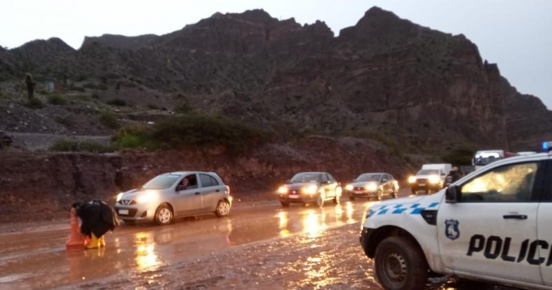 Un temporal afectoacute Humahuaca y la Policiacutea pidioacute circular con precaucioacuten