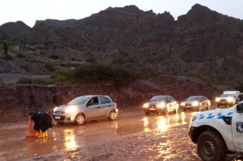 Un temporal afectoacute Humahuaca y la Policiacutea pidioacute circular con precaucioacuten