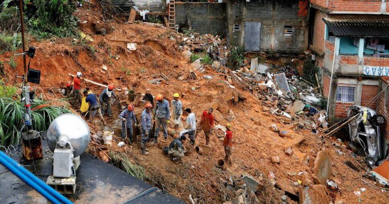 Lluvias torrenciales e inundaciones en Sao Paulo dejan al menos 24 muertos