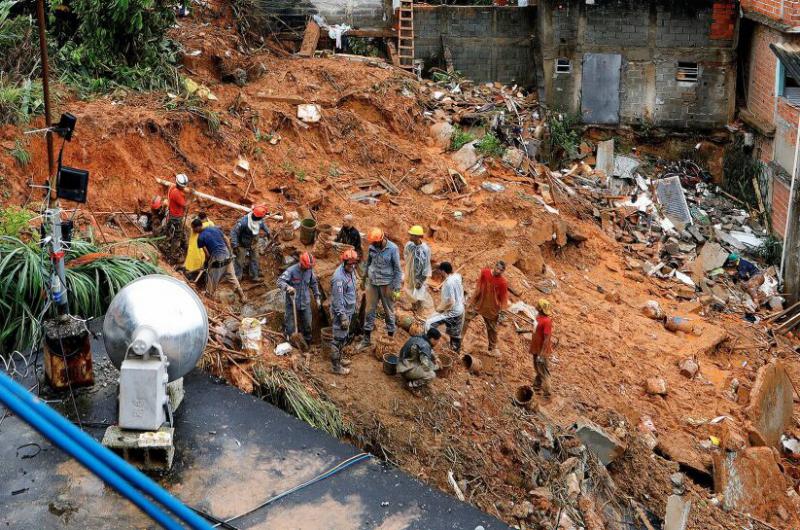 Lluvias torrenciales e inundaciones en Sao Paulo dejan al menos 24 muertos