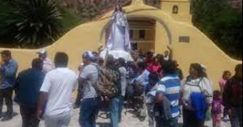 Honras a la Virgen de la Candelaria en la comunidad quebadentildea de Tumbaya