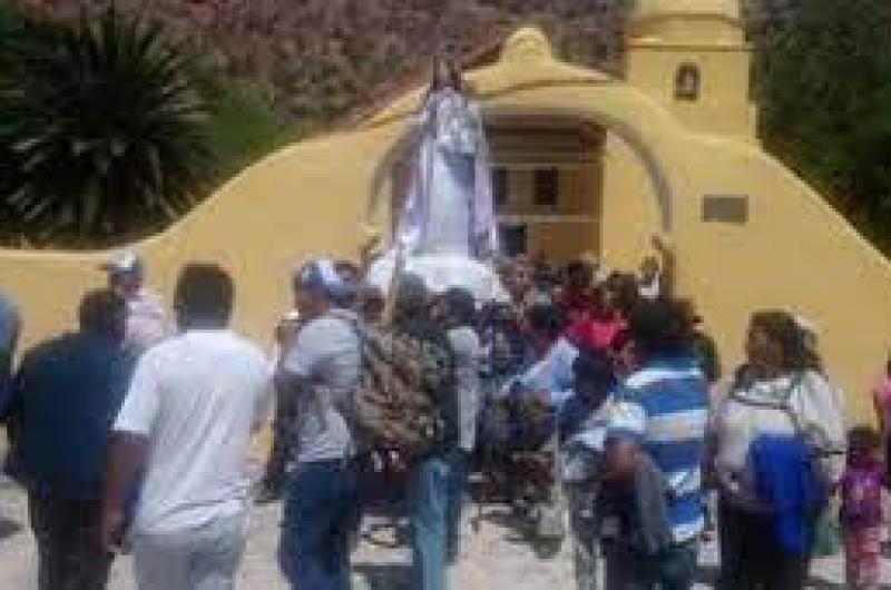 Honras a la Virgen de la Candelaria en la comunidad quebadentildea de Tumbaya