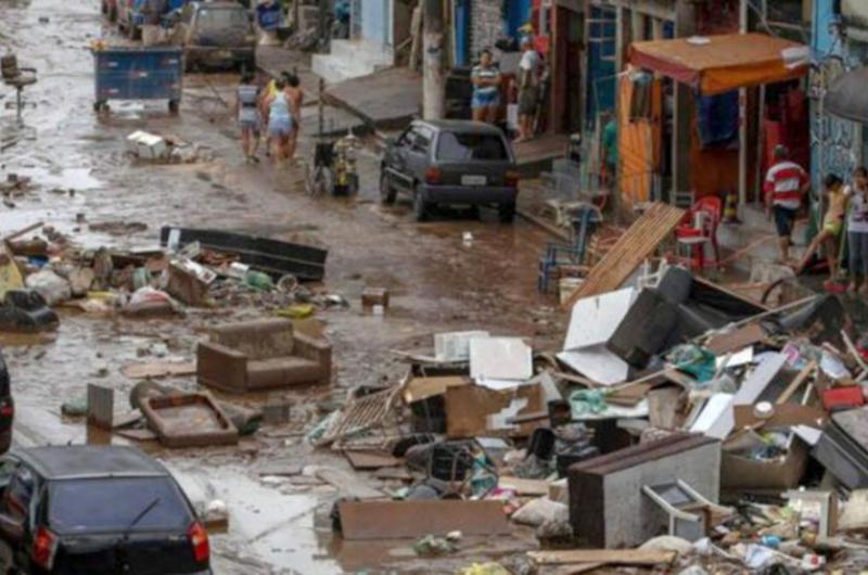 Para Bolsonaro les faltoacute visioacuten a quienes hicieron sus casas en zonas inundables