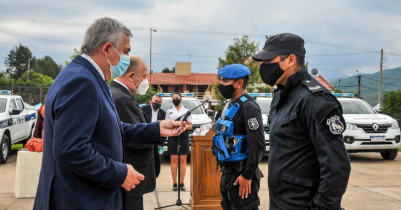El gobernador Gerardo Morales entregoacute nuevas unidades a personal de Seguridad