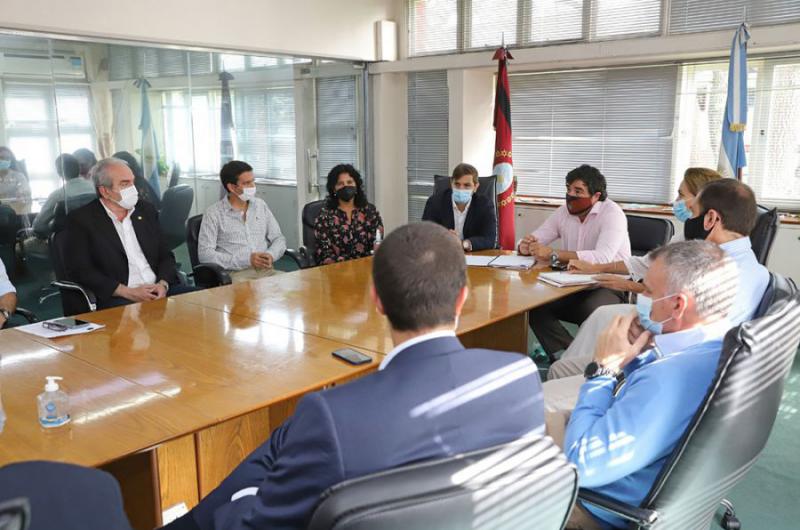 Destacan compromisos asumidos a traveacutes de la Mesa de Produccioacuten Azucarera