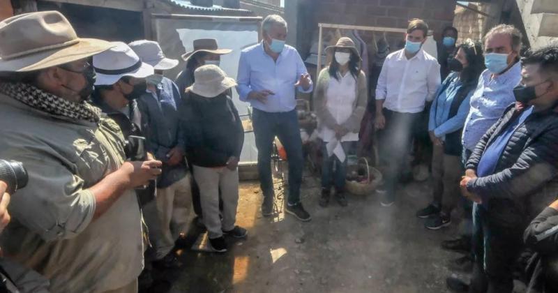 El gobernador Morales entregoacute recursos PROCANOR para produccioacuten textil