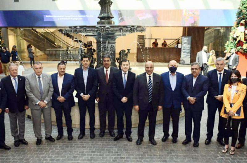 La primera cumbre del antildeo de gobernadores del Norte Grande seraacute en Puerto Iguazuacute