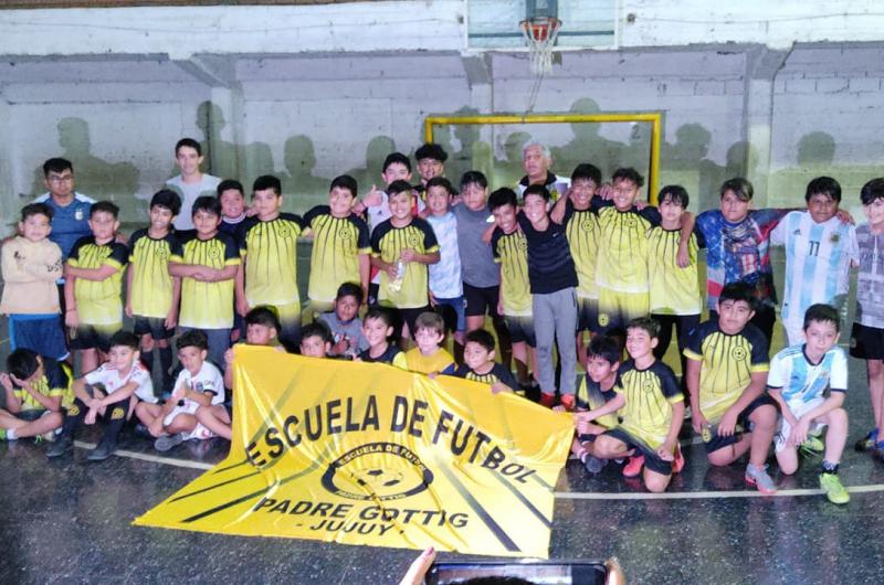 Filial de la escuela de Fuacutetbol Infantil Padre Marcelo Gottig en Coquena