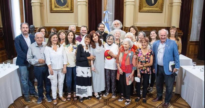 Cristina Kirchner recibioacute a organismos defensores de los derechos humanos 