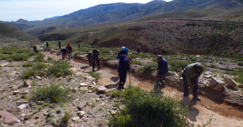  Tilcarentildeos dejaron en oacuteptimas condiciones el camino hacia el Abra de Punta Corral