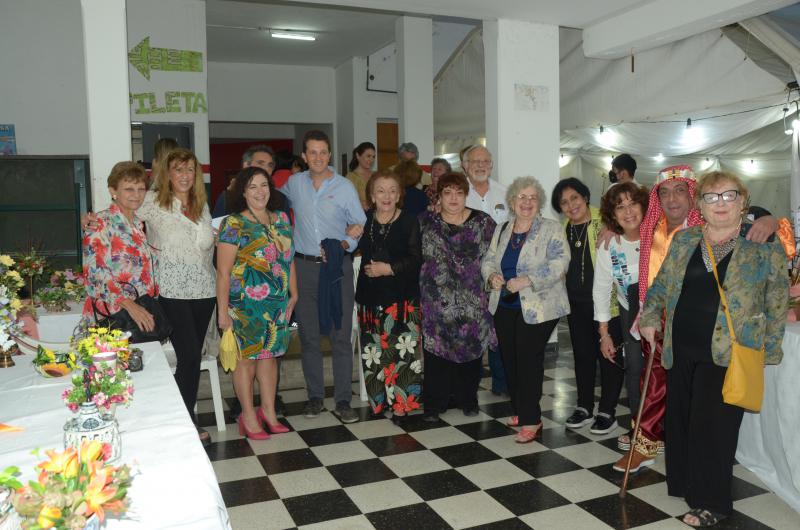 Muestra fotograacutefica en homenaje a mujeres de la colectividad