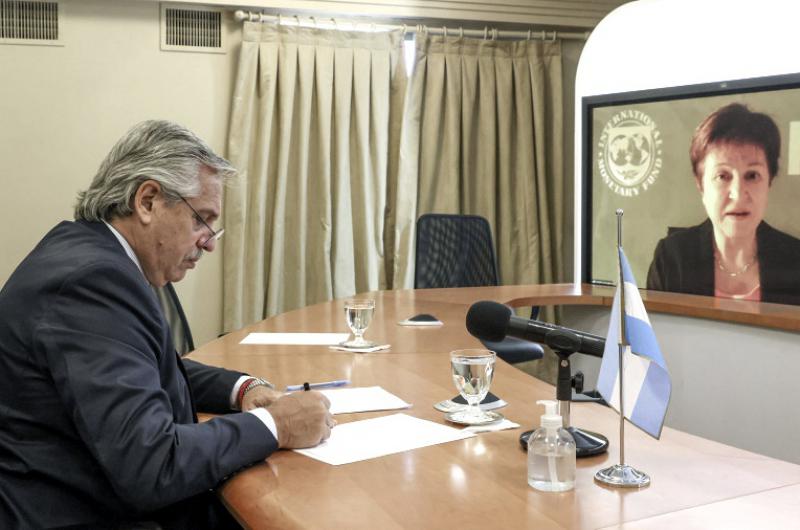 Hoy el FMI se reuacutene para analizar la aprobacioacuten del acuerdo con la Argentina