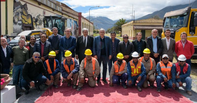 El gobernador Morales puso en marcha la recuperacioacuten de viacuteas del Tren Turiacutestico