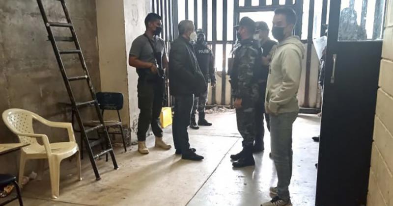Ecuador- enviacutean a 800 militares y policiacuteas para controlar un motiacuten que dejoacute 12 muertos