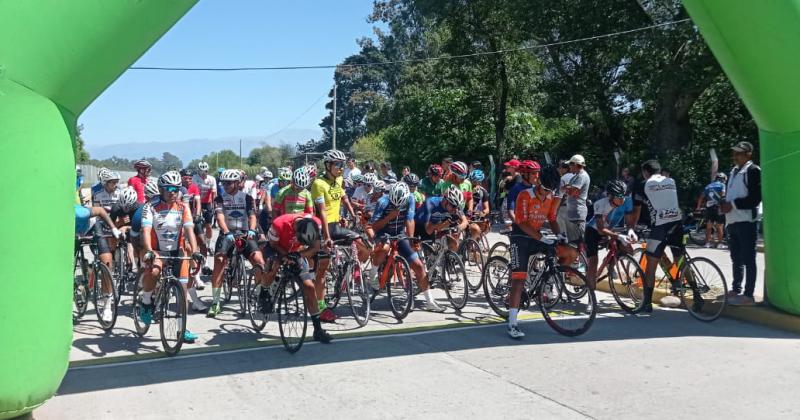 Exitoso final del torneo regional de ciclismo consagrando a los campeones