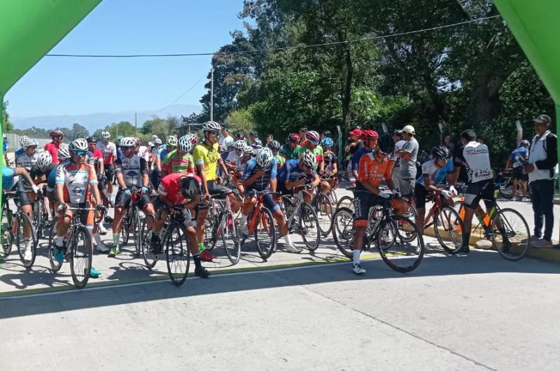 Exitoso final del torneo regional de ciclismo consagrando a los campeones