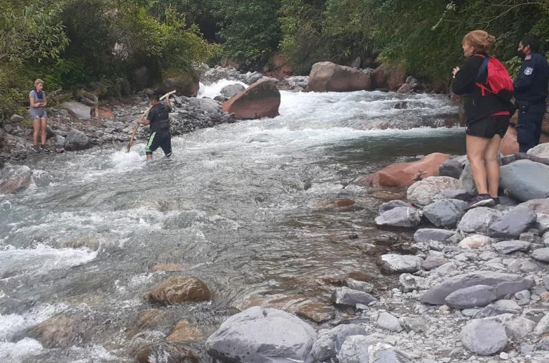 Rescataron a una turista en el riacuteo Los Nogales