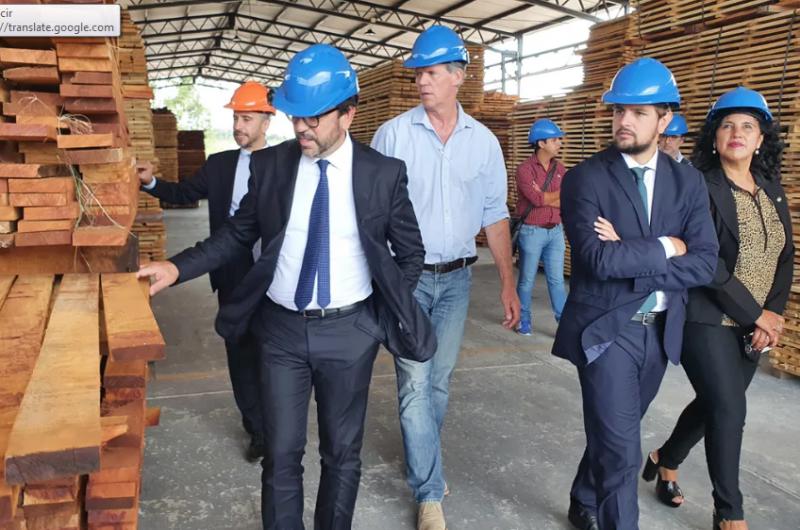 Embajador de Italia en Argentina visitoacute centro foresto industrial de Arrayanal