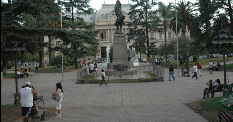 Invitan a participar de Viacutea Crucis Viviente y procesioacuten alrededor de Plaza Belgrano
