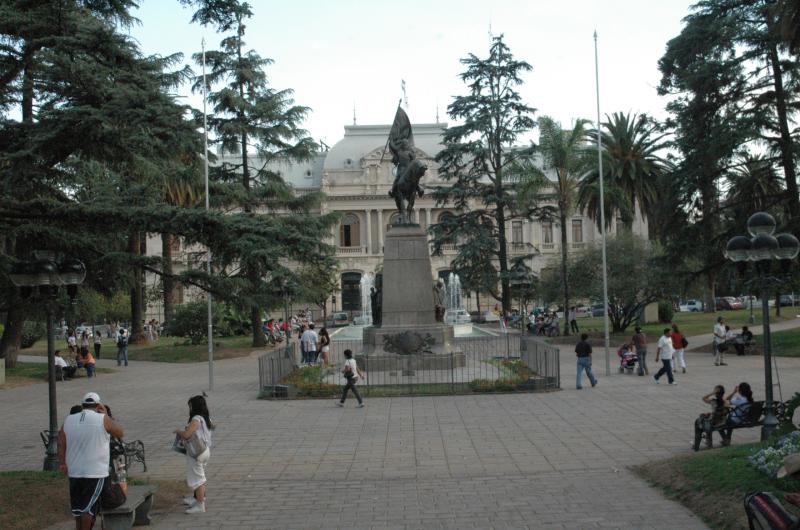 Invitan a participar de Viacutea Crucis Viviente y procesioacuten alrededor de Plaza Belgrano