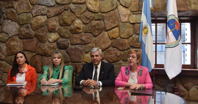 Convenio con la organizacioacuten Mujeres por la democracia para capacitacioacuten legislativa